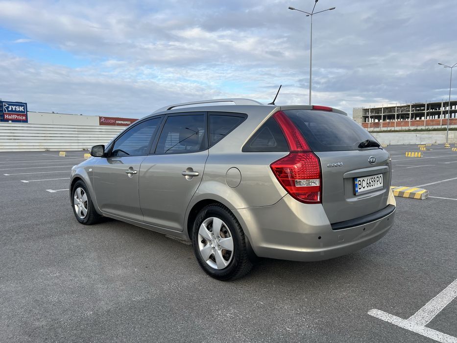 Kia   Ceed.