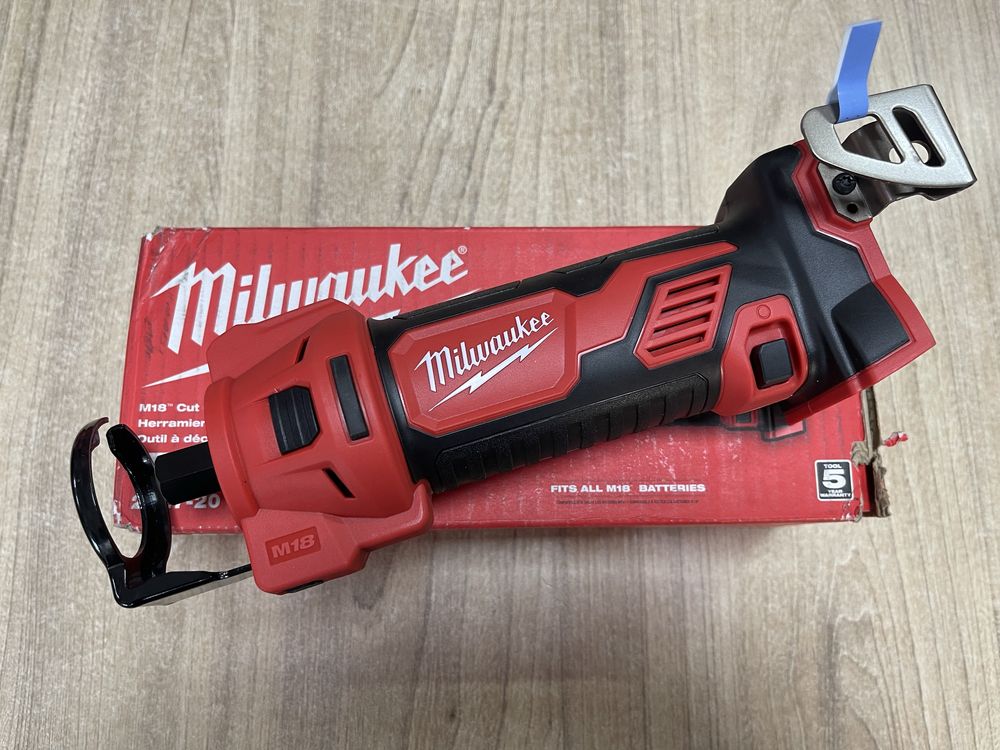 Milwaukee M18 2627-20 / акумуляторний фрезер для гіпсокартону Мілвокі