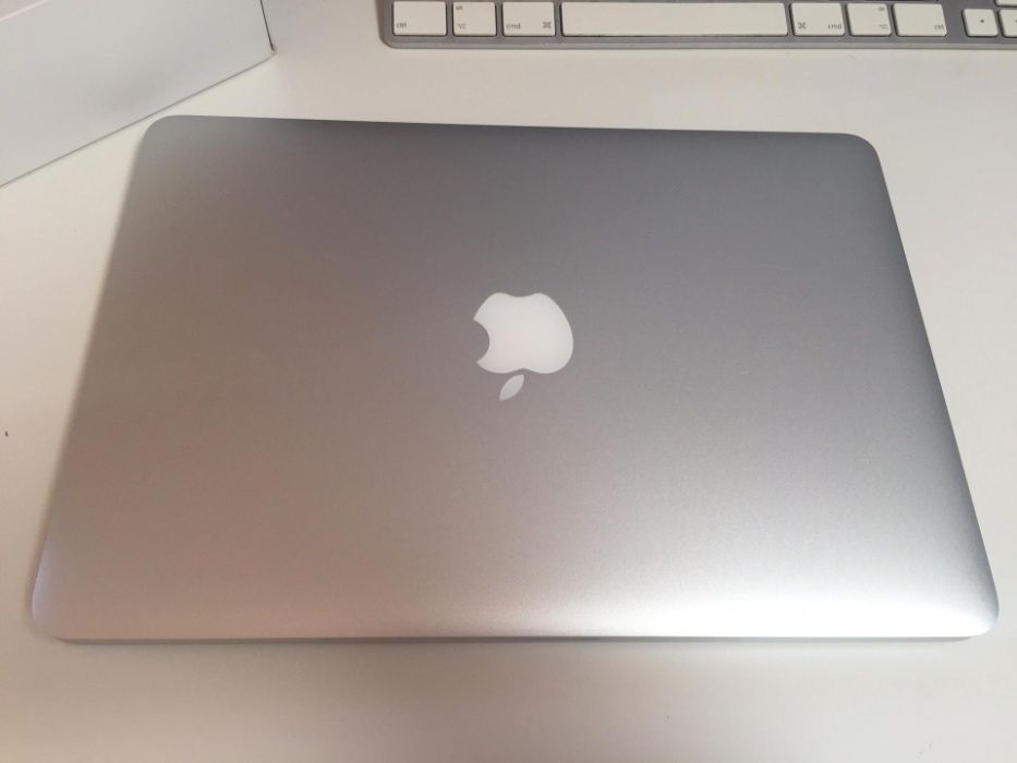 MacBook Pro - Retina, 13 polegadas, 2015 (apenas 79 ciclos de bateria)