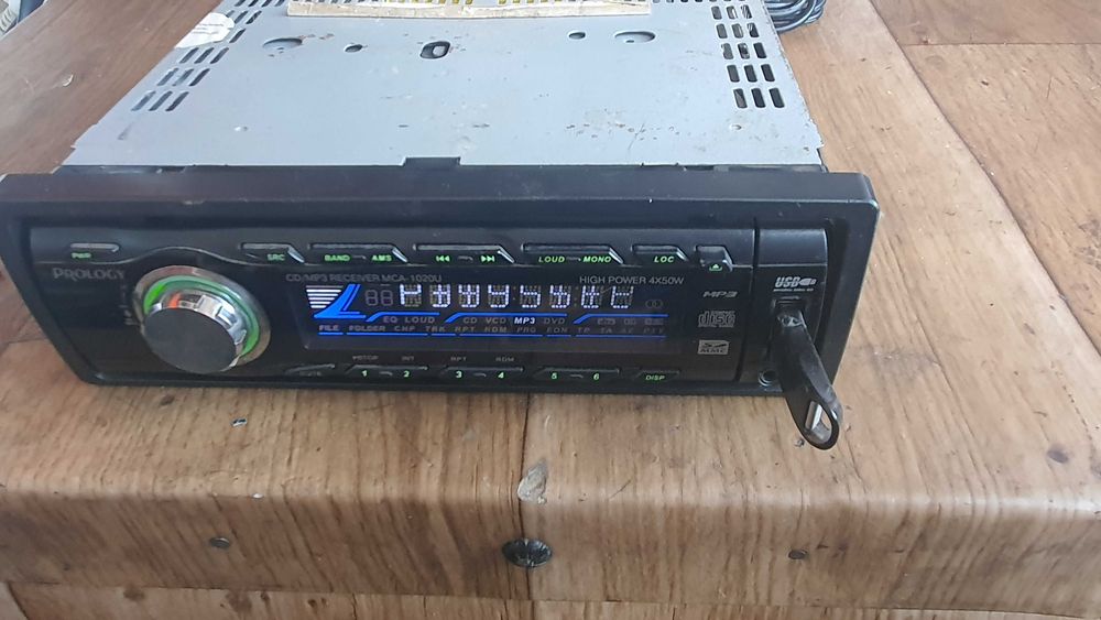 Автомагнитолу PROLOGY MCA-1020U с USB в рабочем состоянии.