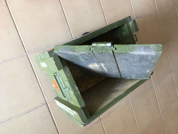 Caixa de Munições de Madeira ( ctt incluído)