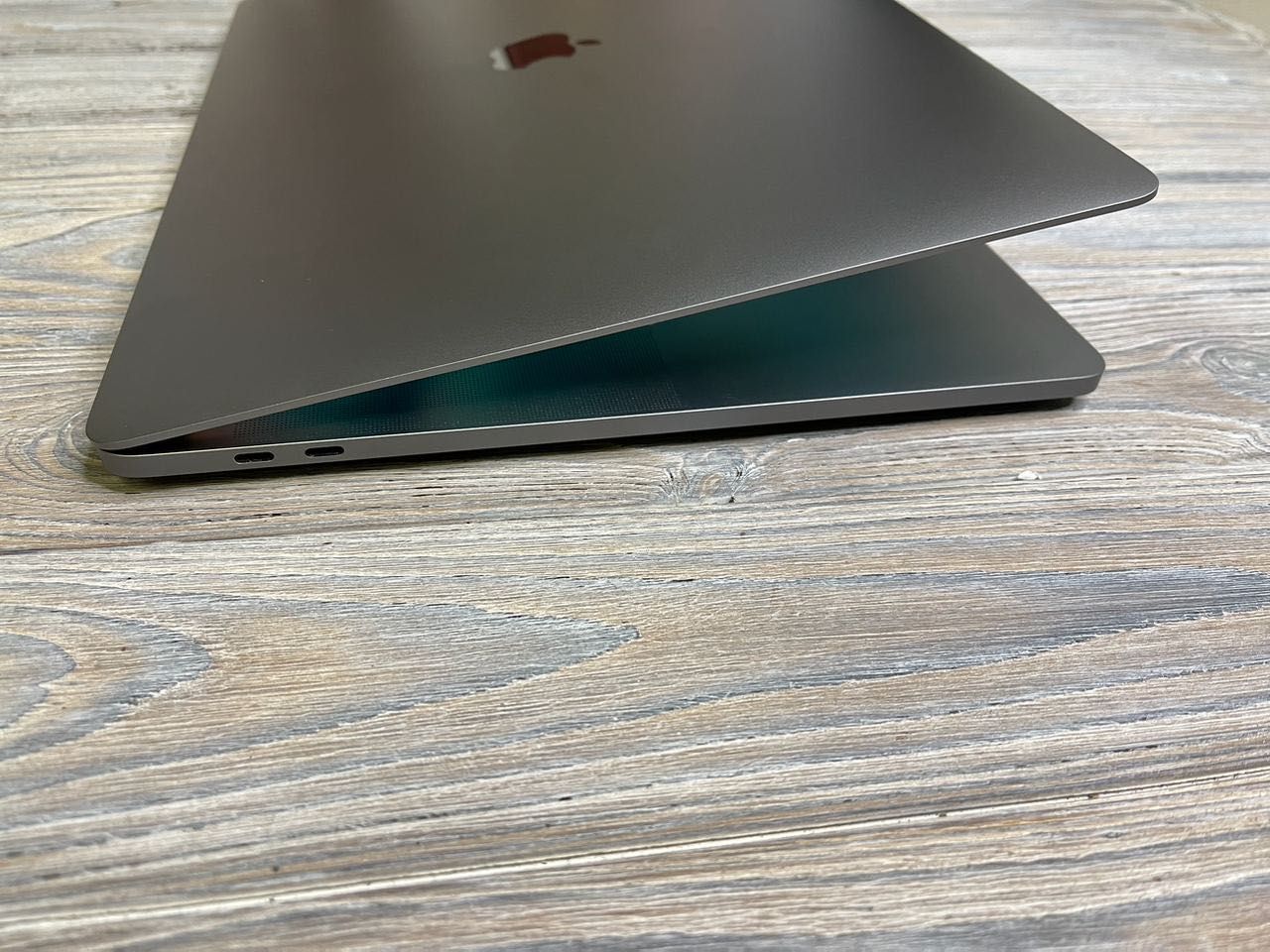 MacBook Pro 15 2018 Space (i7,16,512 SSD) 580$ магазин Гарантия