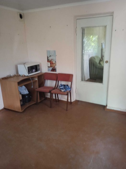 Будинок з комунікаціями та міською пропискою