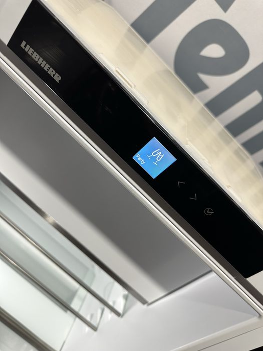 Холодильник під забудову Liebherr