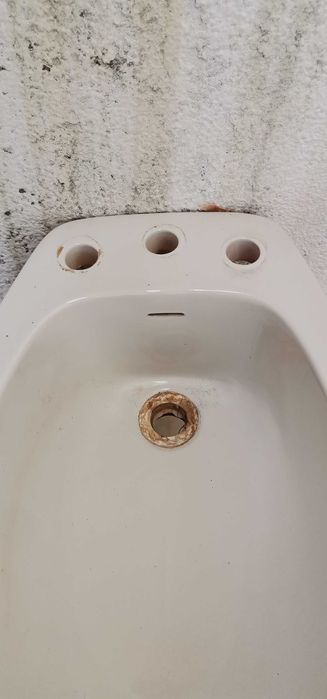 Bidé (Ler a descrição s.f.v.)