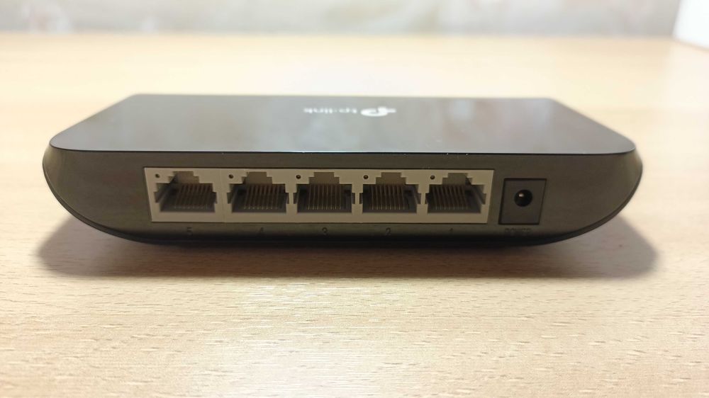 Гигабитный коммутатор TP-LINK TL-SG1005D