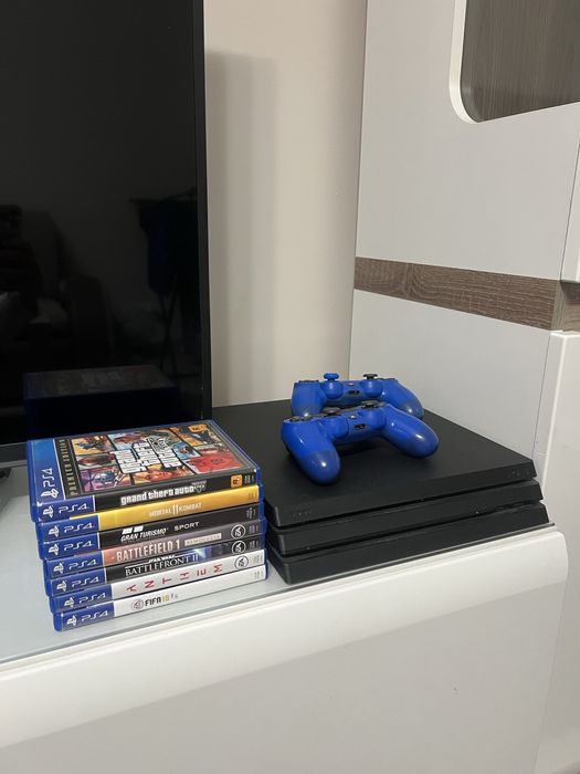 Konsola Playstation 4 pro 2 pady + gry