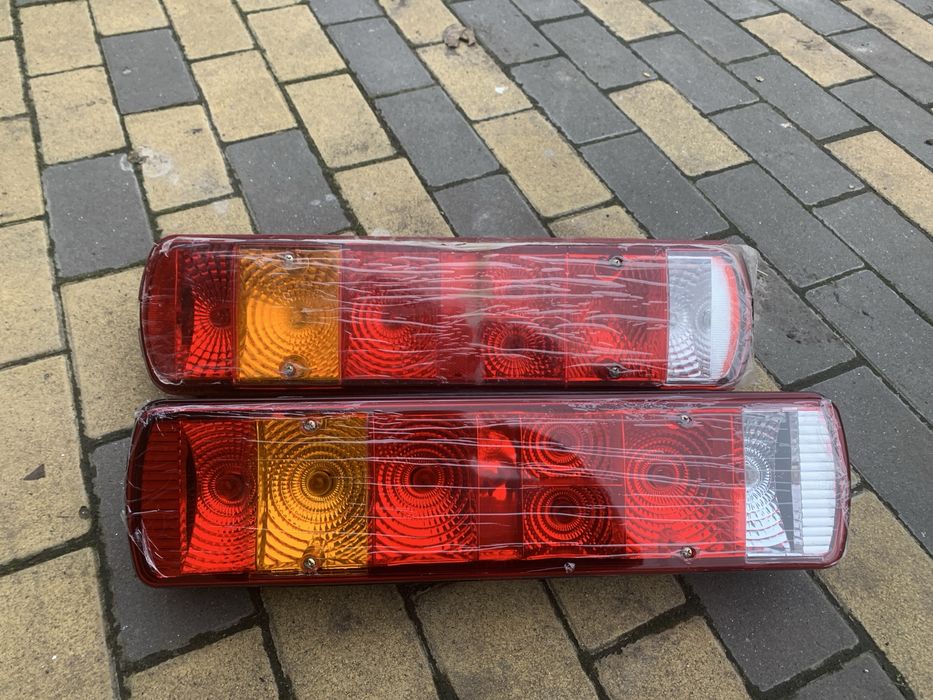 Фонарі задні на причіп або вантажівку