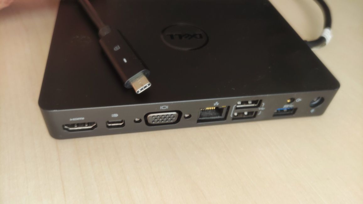 Stacja dokująca Dell WD15 (dodatkowe gniazda, dwa monitory)