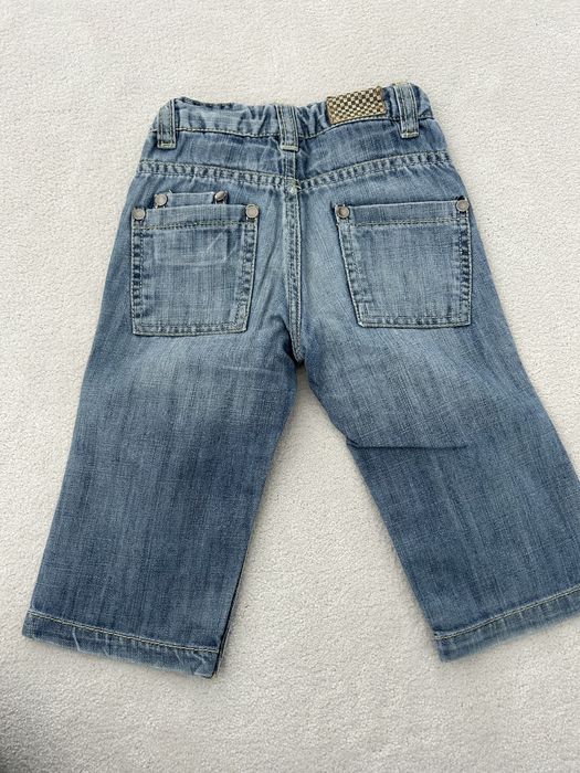 Calças com molas entrepernas