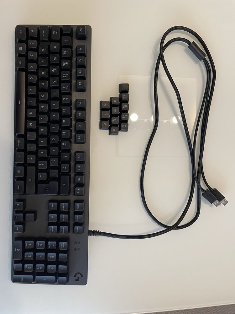 Teclado Logitech G413