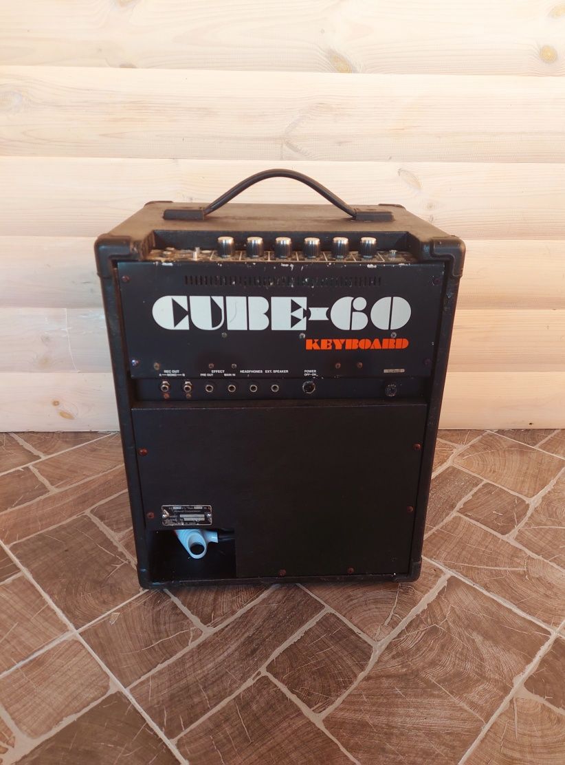 Roland Kube 60 клавішний комбопідсилювач 60W