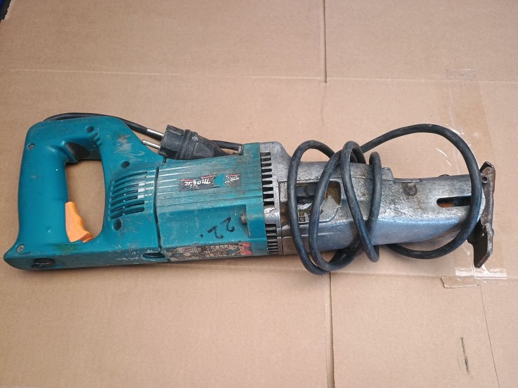 Makita JR 3000 piła szablasta ukośnilca liścia