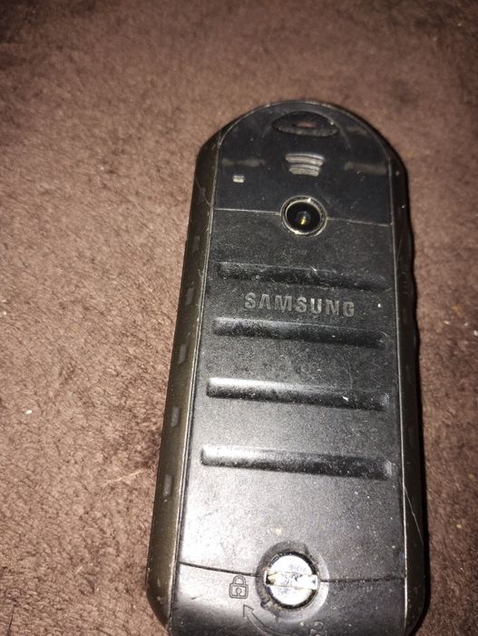 To co na foto Samsung B2100