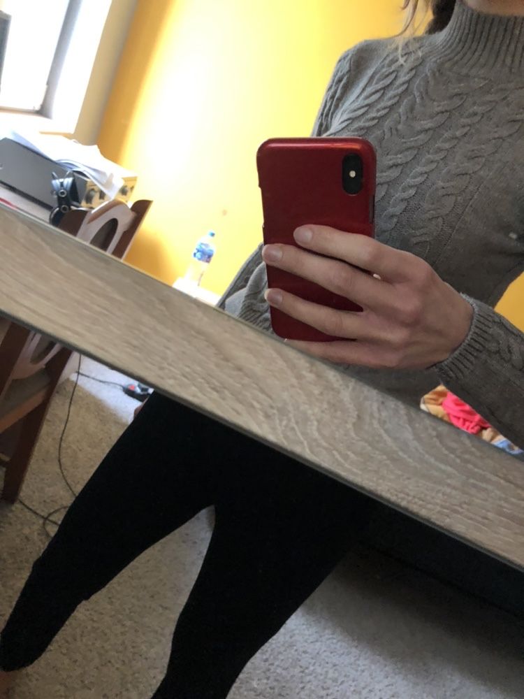 Krotki sweterek szary