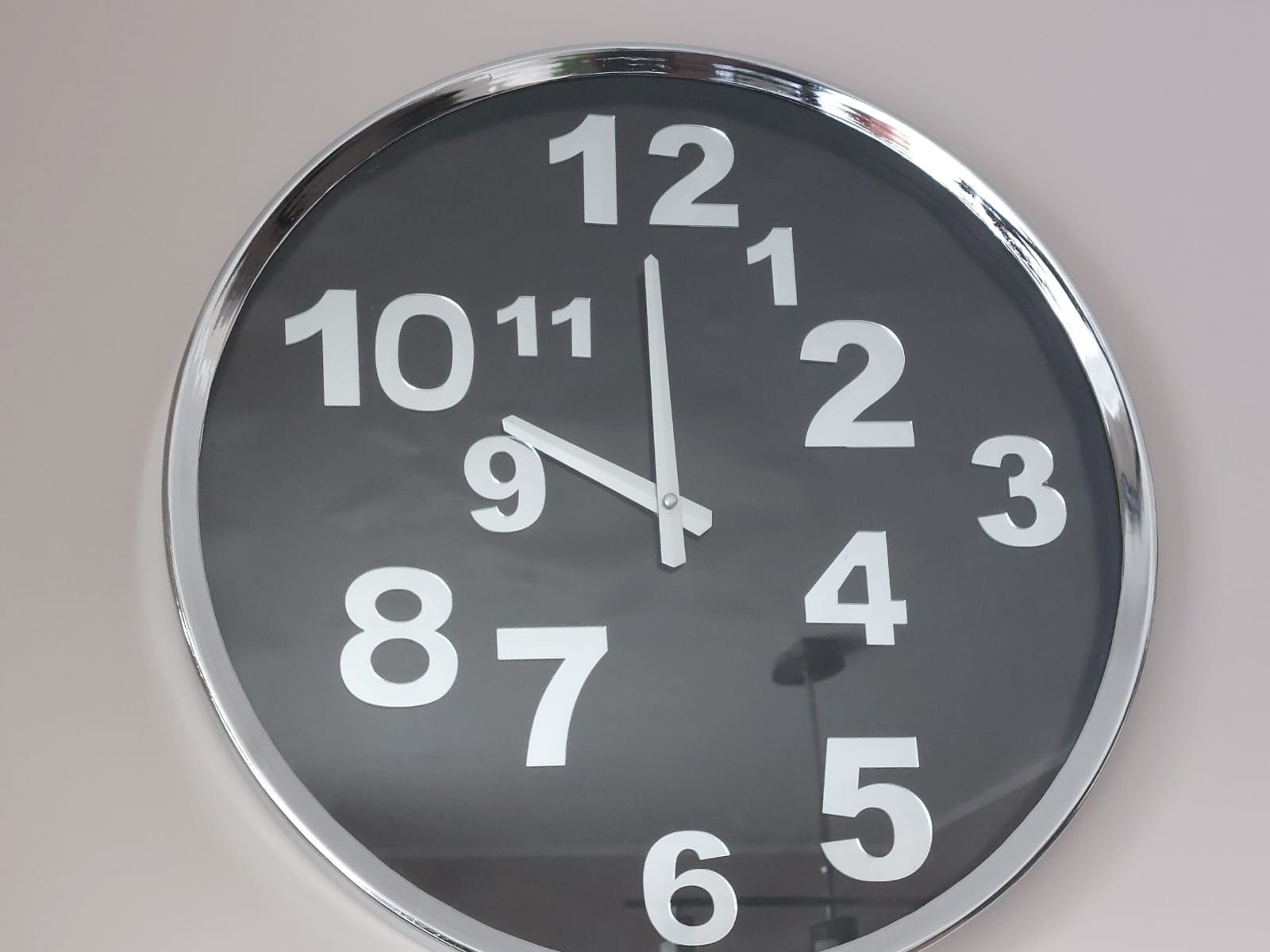 Zegar ścienny srebrno czarny 48 cm
