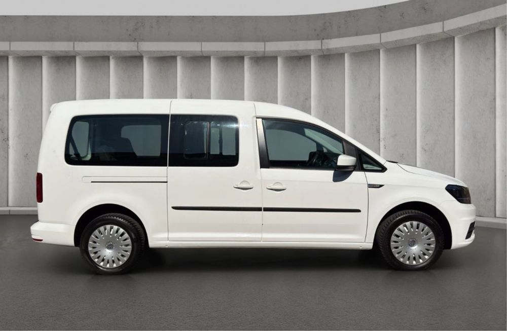 Do wynajecia samochod 7 osobowy siedem osob VW Caddy maxi wypozyczalni