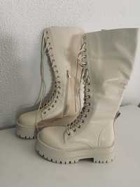 Botas brancas cano alto