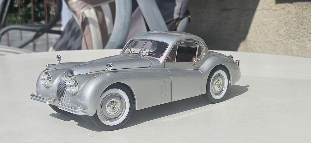 Jaguar XK 120 Signature models 1:18