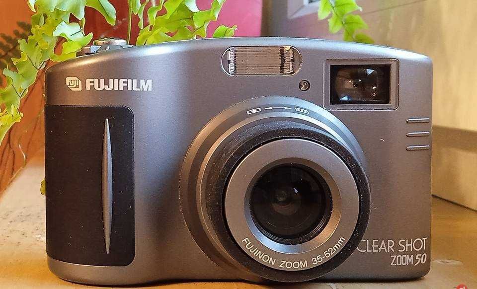 Zabytkowy aparat fotograficzny Fujifilm Clear Shot Zoom 50
