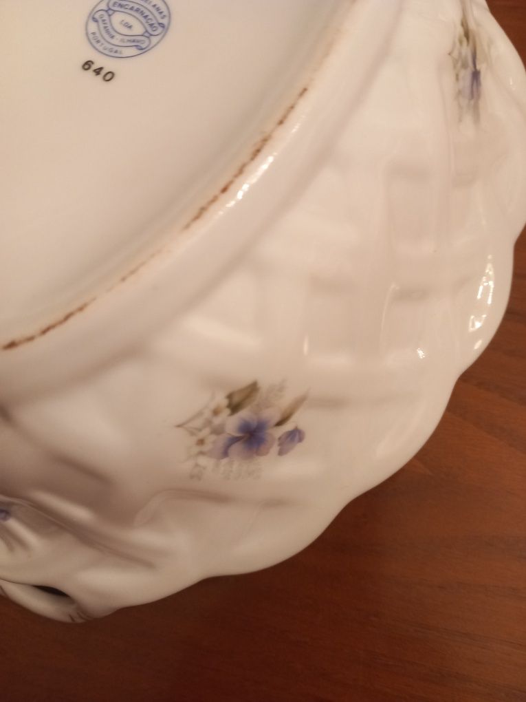 Cesta em porcelana