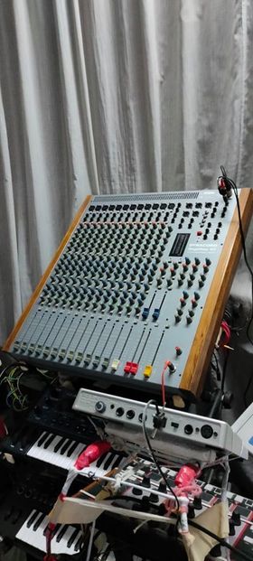 Pechincha! Mesa Dynacord + case + korg volca FM + transformador.