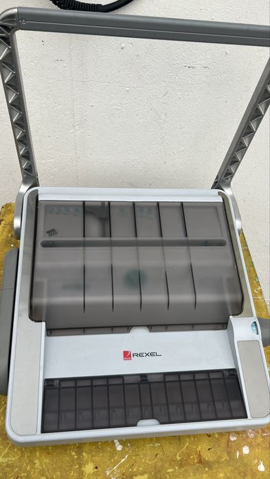 Encadernadora / Furadora Rexel CWB406 – Profissional