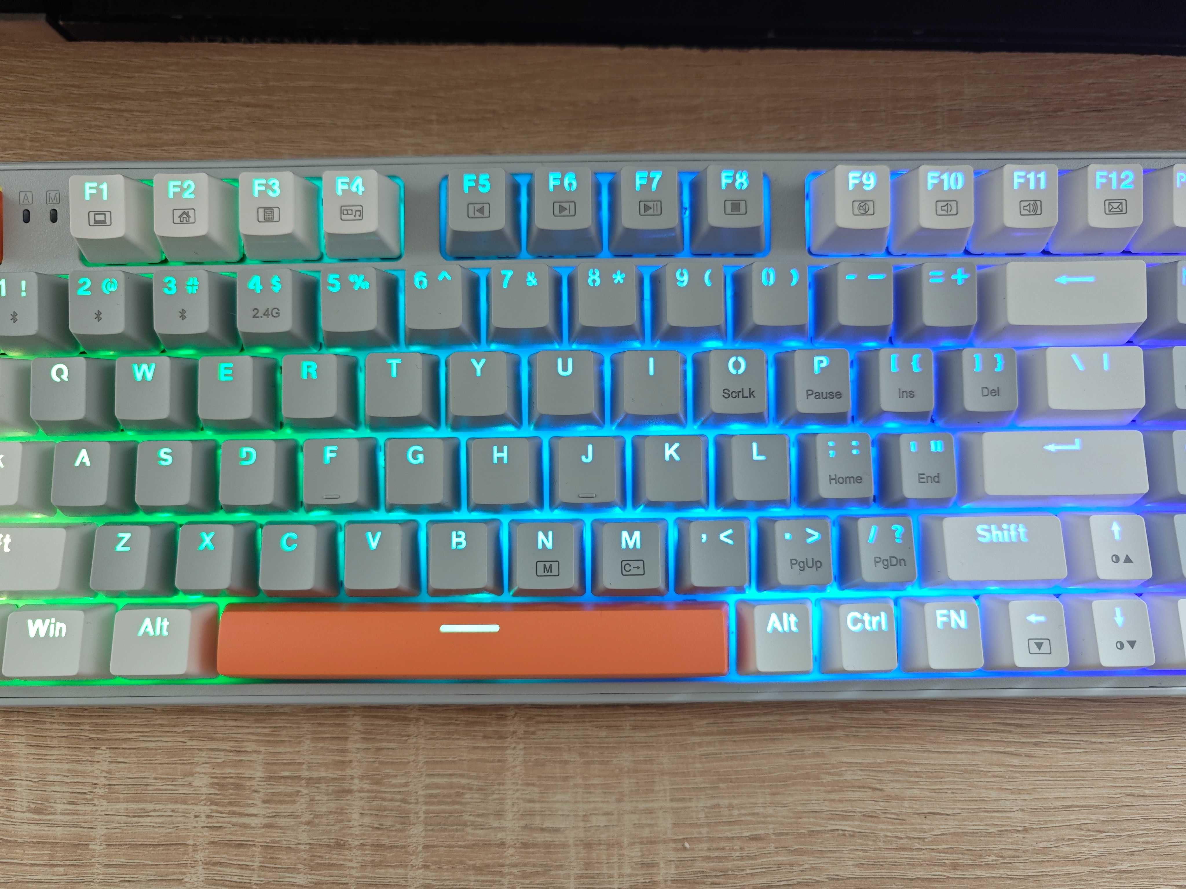 Klawiatura mechaniczna z podświetleniem RGB