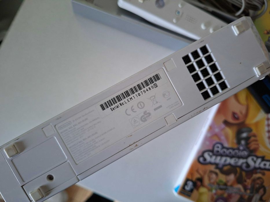 Nintendo Wii Branca 1º Modelo + 1 Comando + 6 jogos *100% Funcional*