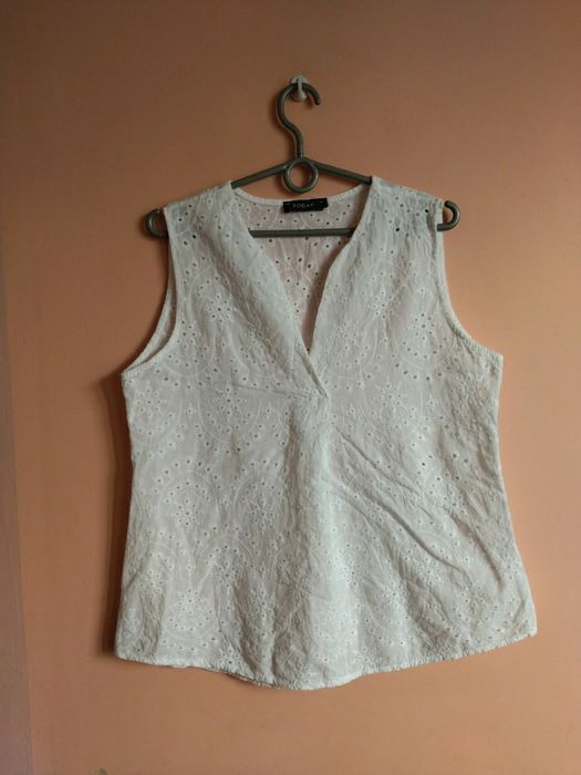 Біла жіноча блуза з прошви