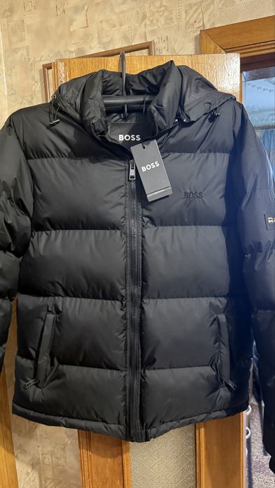 Продам Зимняя куртка BOSS (L) Турция