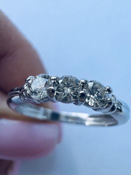 Золотое кольцо с бриллиантами р.17 белое золото 585 проба