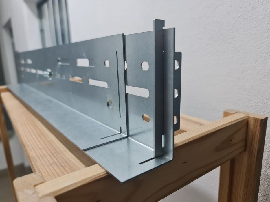 Szyna montażowa do szafy serwerowej RACK. Regulowana 2 sposoby montażu