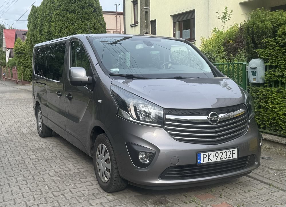 Sprzedam busa Opel Vivaro, Kombi Edition L2H1, wersja long, 2,9t, 8-os