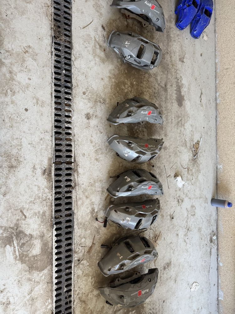 Zaciski hamulcowe 10-tłoczków Akebono Audi Porsche nowe.