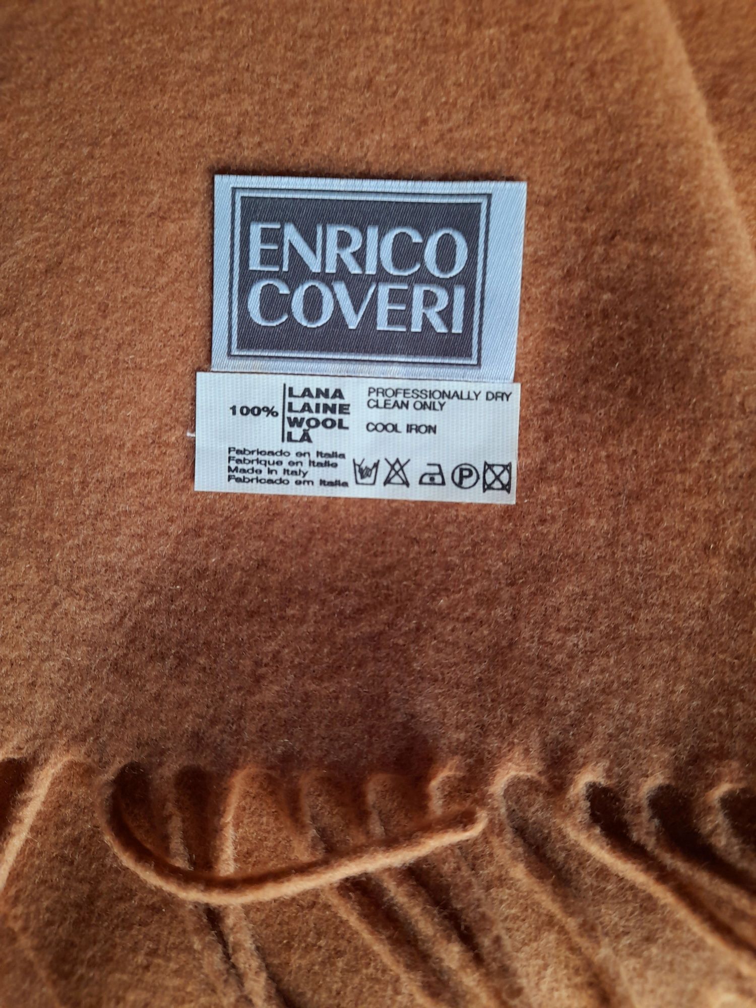 Cachecol Enrico Coveri, 100% lã, cor camel.