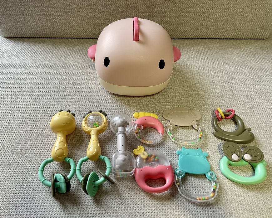 Брязкальця і гризуни в контейнері синій кит