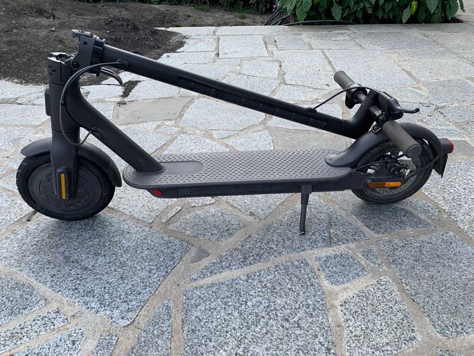 Електро самокат Mi Electric Scooter Essential