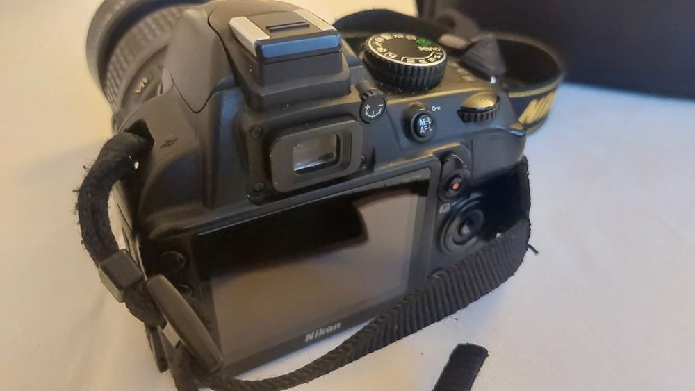 Nikon D3100 + objectiva + mala lowepro