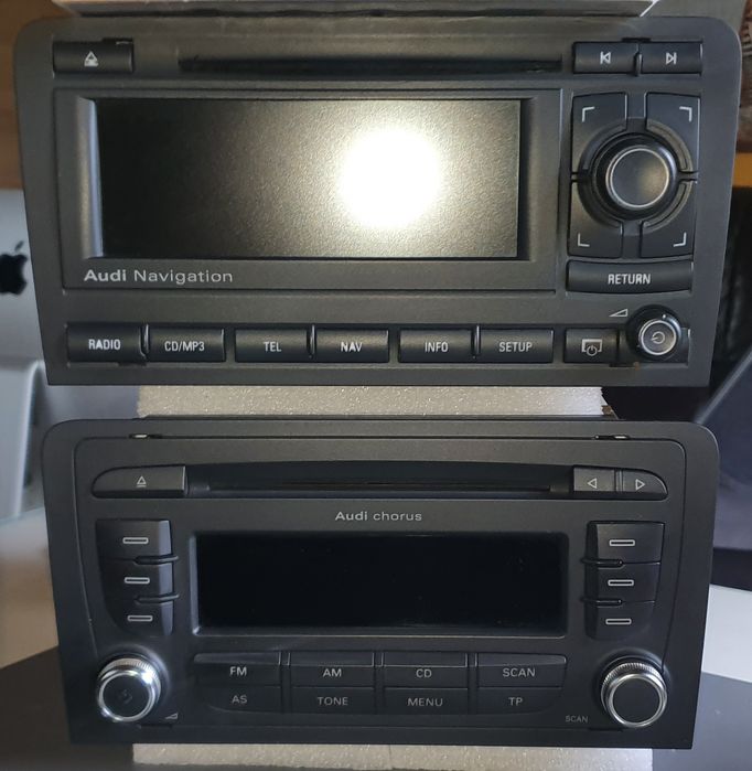 Dwa radia Audi navigation i chorus