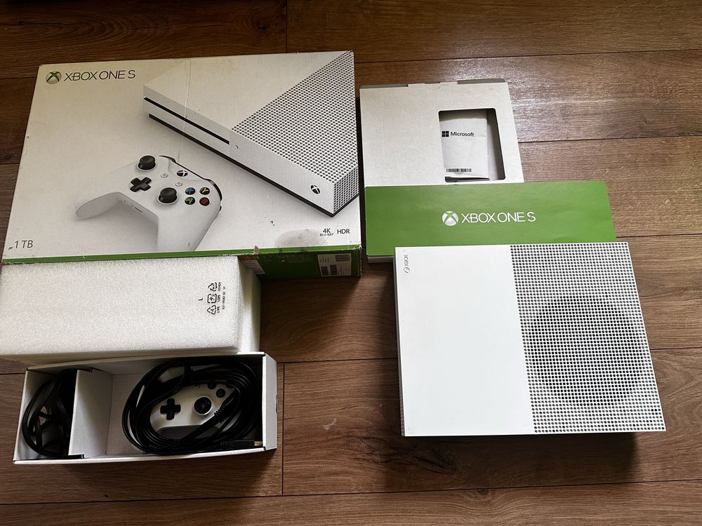 Приставка Xbox one s 1tb