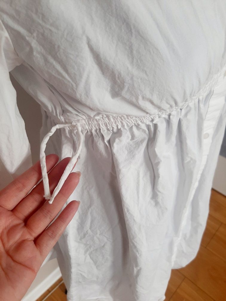 Biała bawełniana koszulowa sukienka zapinana na guziki ściągaczem Zara