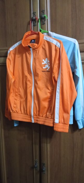 Курточки, ветровки, олимпийки - р. 140 (оранжевая), 146-152 (голубая)