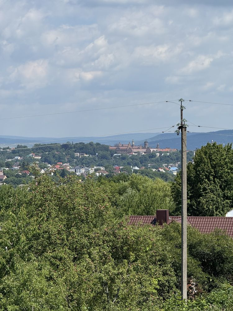 Продається Будинок гарна локація можливо під є оселю