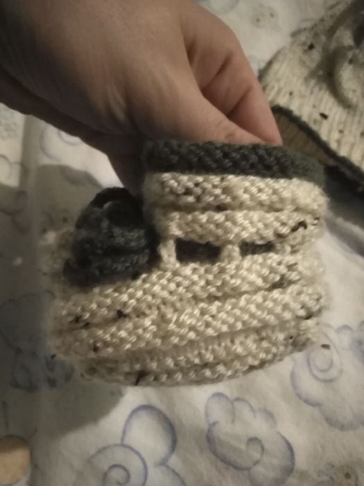 Пинетки и шапочка для маленьких деток