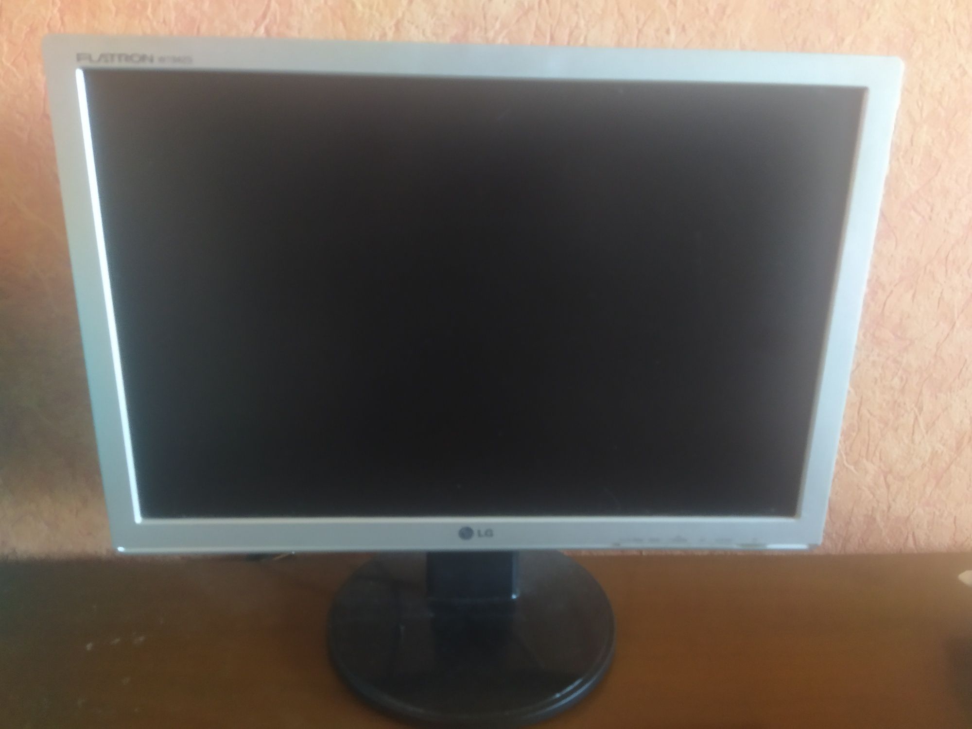 Монітор LG 19 w1942s
