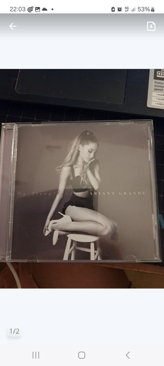 Ariana Grande My Everything
Płyta CD z muzyką.
Płyta bez hologramu