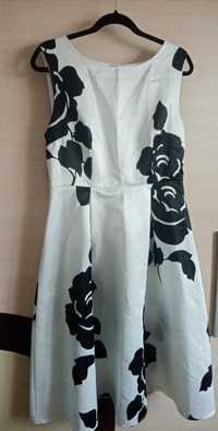 Sukienka biała w czarne kwiaty Clocolor XL