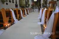 Dekoracja kościoła biały dywan kwiaty świece komplet