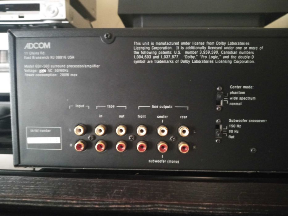 Pré-mplificador /processador Adcom GSP-560